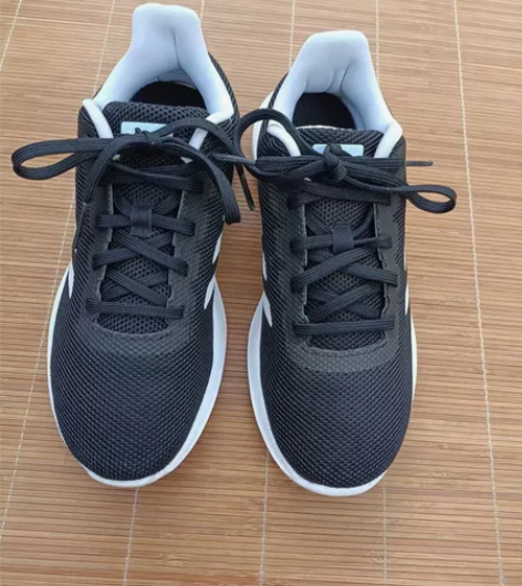 36.5码 阿迪达斯运动鞋        ...