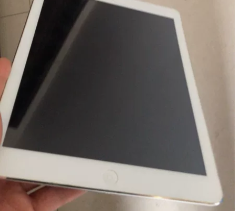 已开学《急出 急出》女大学生闲置的air1...