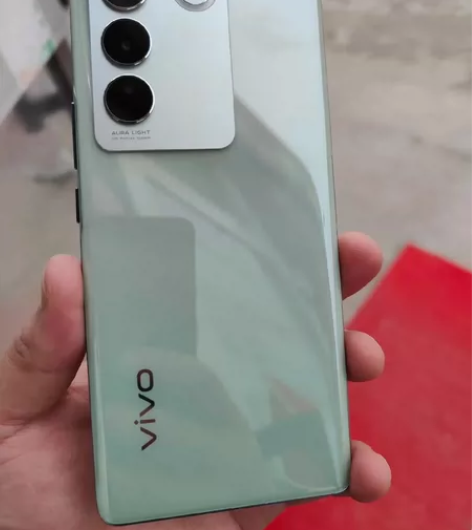 ?刚买的VIVOS16  12+256版本...