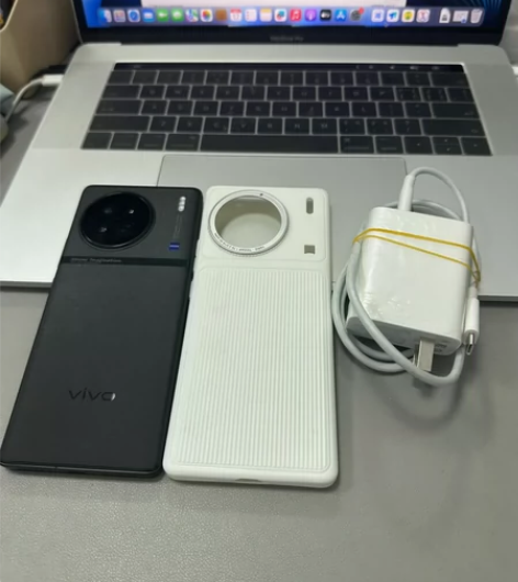 vivo X90，8+256G，至黑，充新...