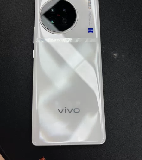 vivo x90 8加256屏幕花。边框靓...