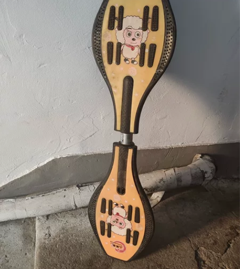 蛇形板,家里孩子不玩了,有需要的联系,滑行...