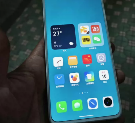 出台魅族17独角兽白8+128g，换过新的...