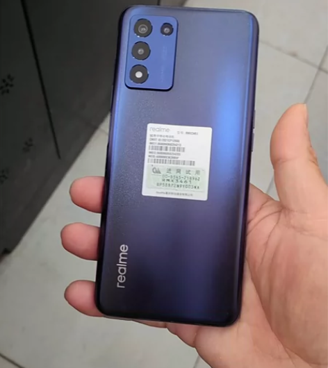 真我Q3，8+128，低价出售528 感兴...