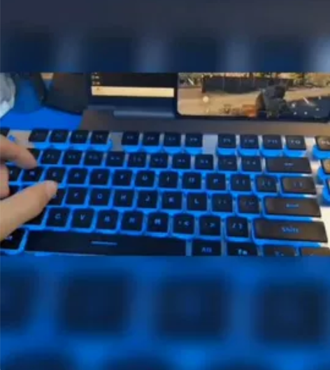 用电脑也能匹配到手机玩家！玩暗区突围钢枪猛...