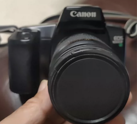 我有一台相机佳能的日本相机，有发票， 感兴...