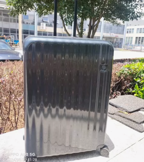 iT0买来送客户的墨灰29寸最后一个，客户...