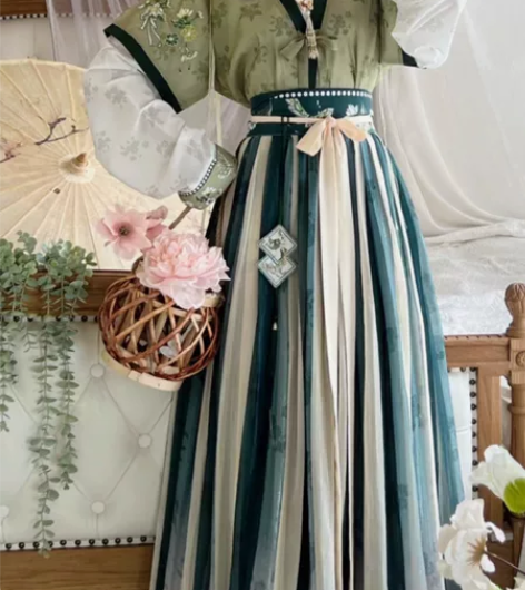 玉术家汉服[玉蝴蝶] 穿一洗一 小也没问题...