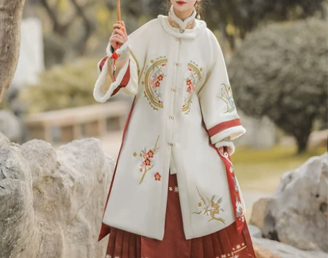 ?新款明制汉服女冬季原创国风过年对襟衫外套...