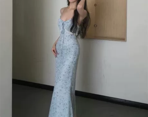 本人大学生比较爱买裙子，这件就试过没穿过，...