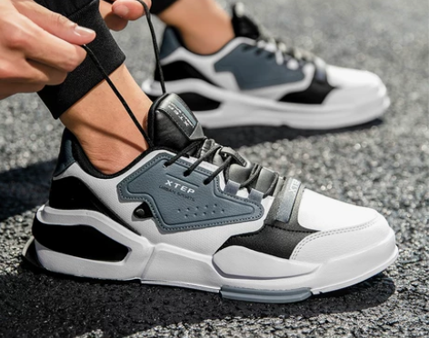 ?特步板鞋男鞋夏季男士休闲鞋春秋新款学生运...