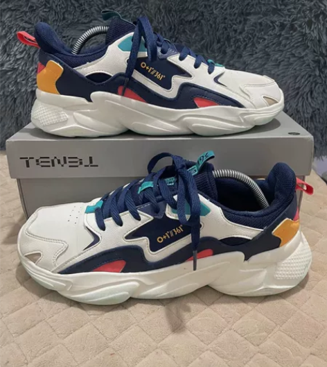 361度 男鞋44码。低帮 防滑耐磨 轻便...