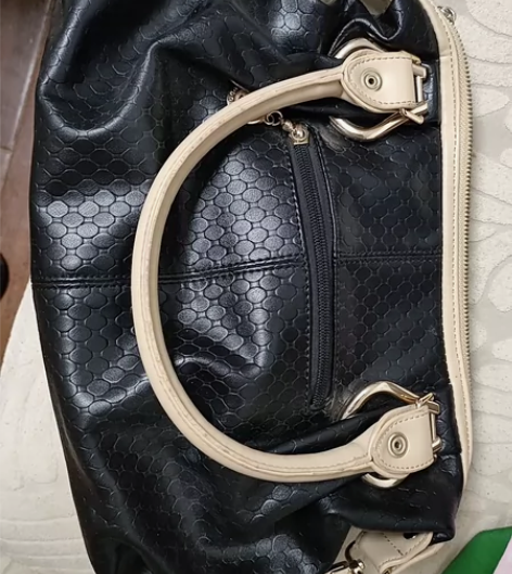 稻草人包包，130买的，没用几次，很新。 ...