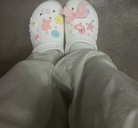 crocs云彩洞洞鞋+白色W8 一个多月前...