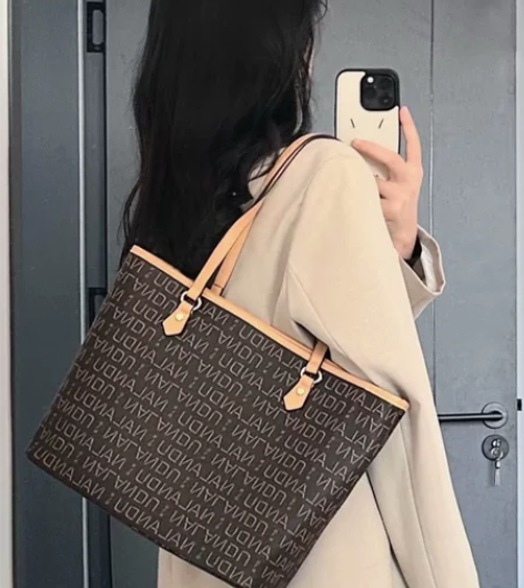 纳兰杜 大容量上班通勤秋冬百搭款定制老花P...