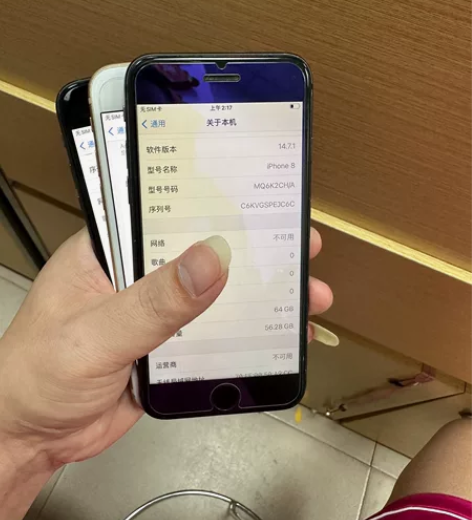 苹果8代 64G原装有指纹，无锁功能都正常...