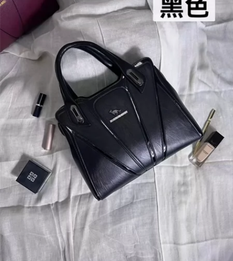 品牌真皮女包袋鼠包（线下专柜大几百的）20...