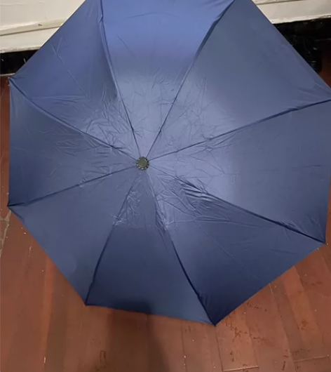 八骨手动纯色商务雨伞特价处理 手柄长70c...