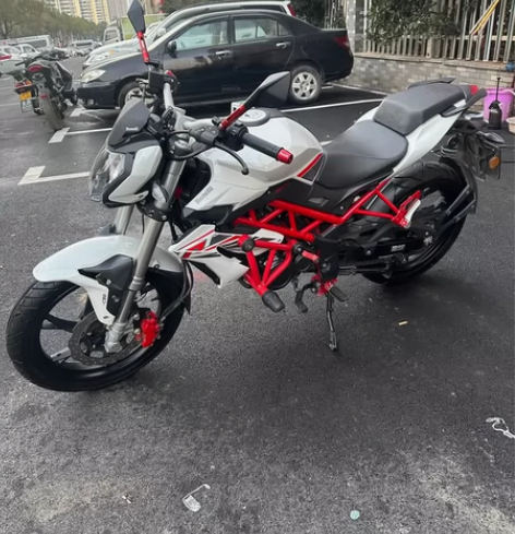 贝纳利红宝龙150 21年一首户 实表2千...