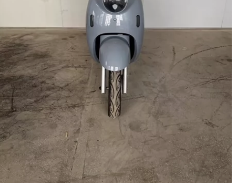 出60伏九五新白色雅迪小绵羊二手电动车、 ...