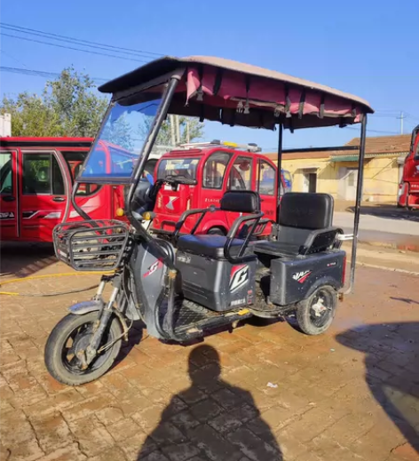 友成富士达电动车，72伏超威电池，前后碟刹...