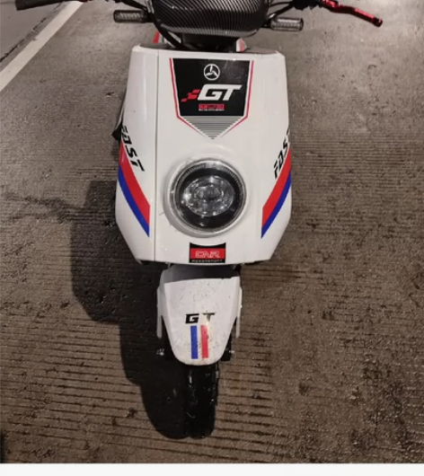 出售一台开几天的空车架，电动车自带蓝牙音箱...