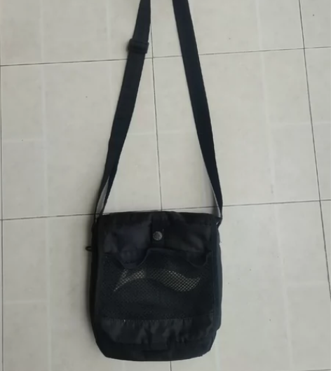 李宁牌斜挎包 一个李宁牌单肩斜挎包,八九成...