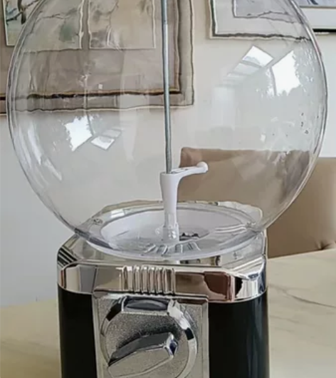 玻璃摇奖机 扭蛋机 婚礼签到台放了大概两小...