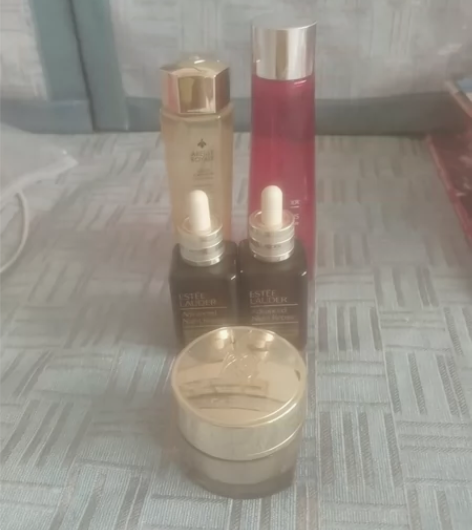 出售雅诗兰黛50毫升面霜瓶，第七代小棕瓶精...