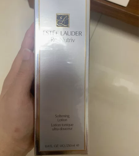 雅诗兰黛白金水250ml全新,日期如图,不...