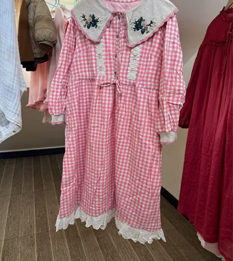 韩衣社定制款粉格子连衣裙，加绒了哦，袖子没...