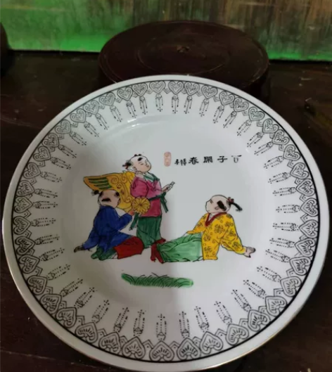 567年代，手绘百子闹春图，景德镇粉彩盘，...