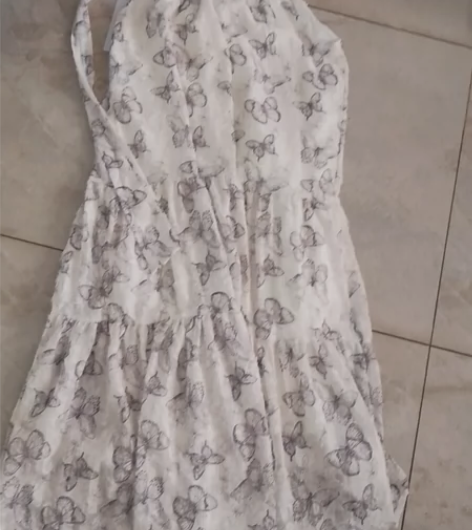 挂脖吊带连衣裙，次抛衣服只穿过一次，送编织...