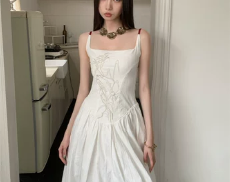 新中式刺绣棉质长款露背吊带度假风连衣裙女夏...