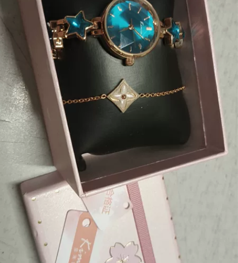 朋友送滴，仅试戴过。一直放在盒子里，现在应...