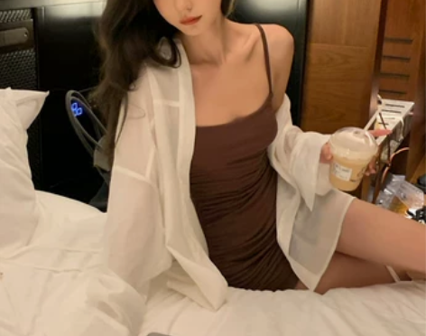 邱肉瑶 夏季方领高腰纯色抽褶别致漂亮气质纯...