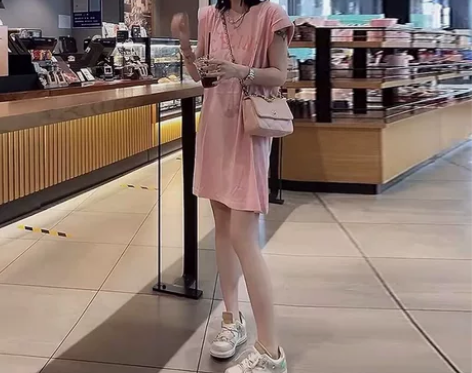 极简风 字母logo图案垫肩设计感小飞袖显...
