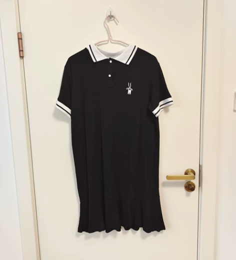 黑色连衣短裙 运动风 穿上很嫩轻微穿着痕迹...