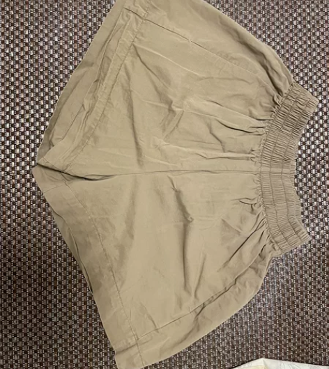 卡其短裤，a版，显瘦。闲置 感兴趣的话点“...