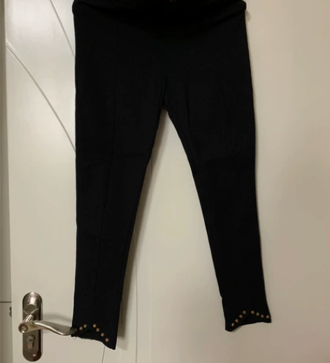黑色弹力铆钉裤 做工一般 弹性巨大 130...