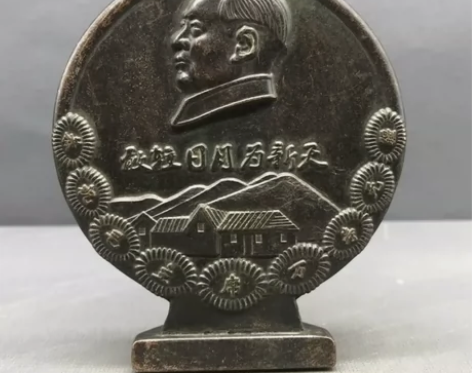 朋友送的，毛主席头像摆件古玩民国时期伟人摆...