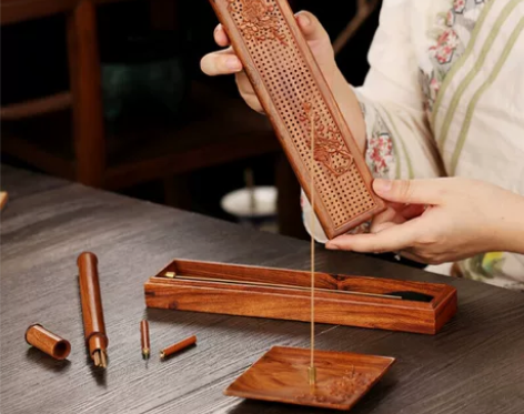 全新 镂空梅花卧香盒檀香炉 实木质焚香座沉...