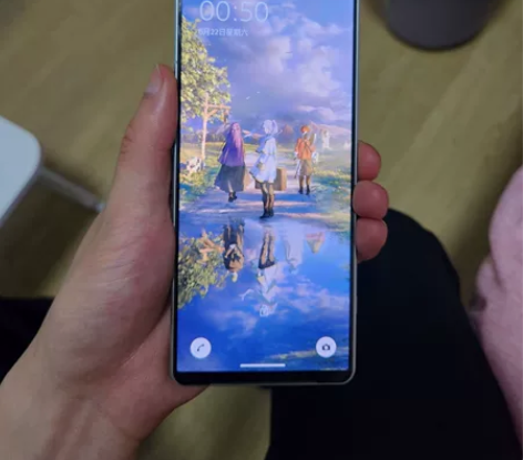 索尼1iv白色国行12+256自定义9新，...