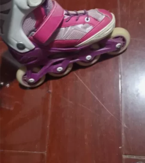 孩子穿小了 迪卡侬轮滑鞋 新旧如图 看好拍...