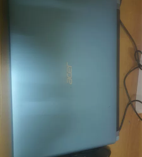 宏碁v5-471g，上面有个角裂了，键盘烫...