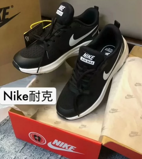 全新耐克运动鞋，跑步鞋，年底清仓，质量绝对...