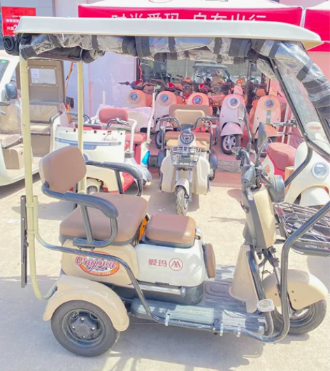 爱玛三轮电动车95成新，刚买两周只充了一次...