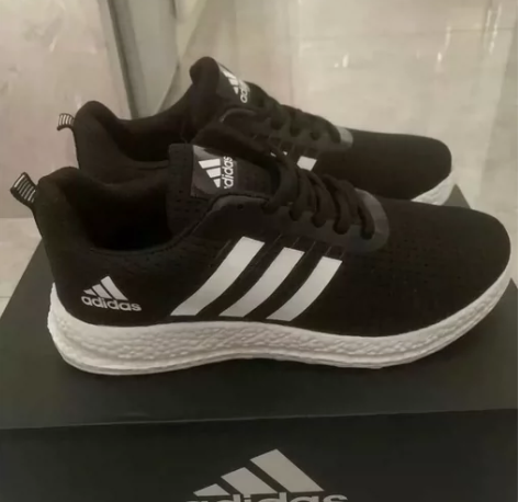 原价598商场购入的。急出！阿迪达斯运动鞋...