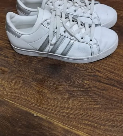 38码Adidas,很干净就是因为新度不够...