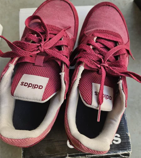 Adidas运动鞋 36码便宜出 感兴趣的...